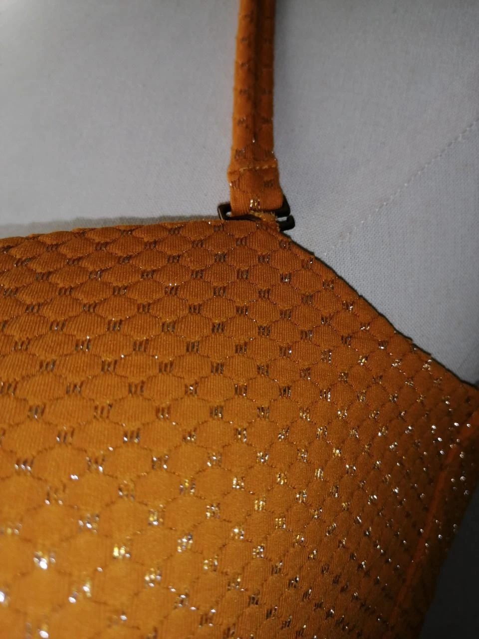 Bikini de 2 piezas: Top de banda/ braguita texturizada mostaza y dorado "Etam" – photo 5